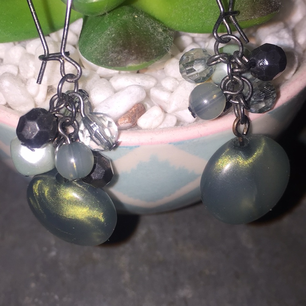 ☘️Iridescent Ear Wire Dangles - Picture 2 of 2